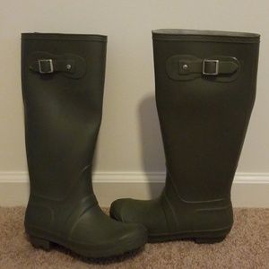 Olive green rainboots